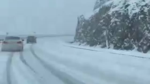 Bora mbulon hyrjet e tunelit të Kalimashit