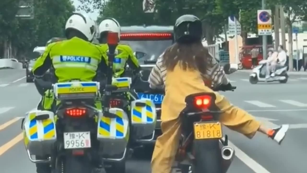 Motorcycle saved police officers ♥️ #shorts