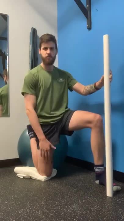 STRETCH FOR TIGHT QUADS