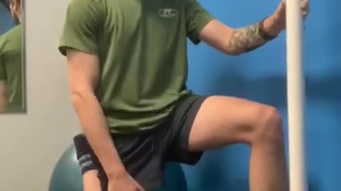 STRETCH FOR TIGHT QUADS