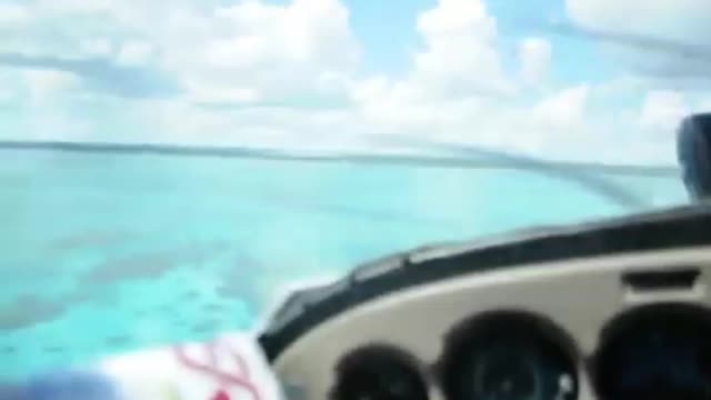 High Speed Low Altitude Fly By 10ft off the water Single Engine