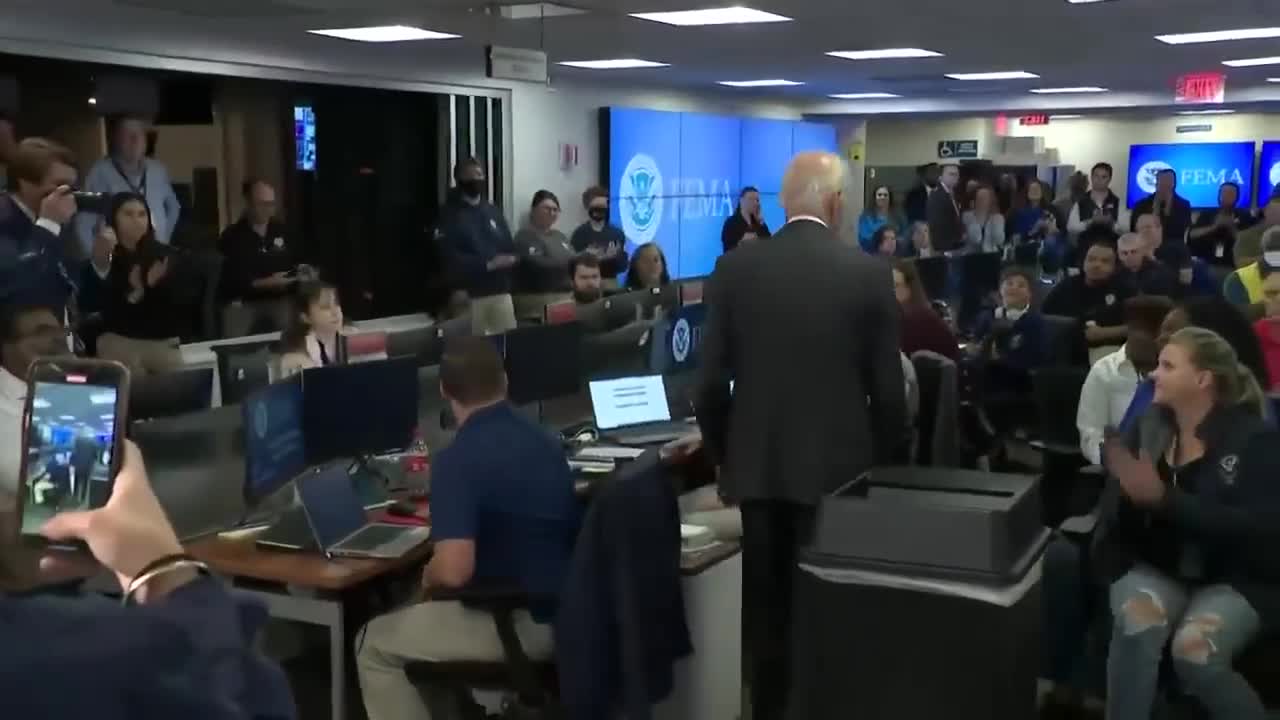 Biden burnt a lightbulb again 💡 😂