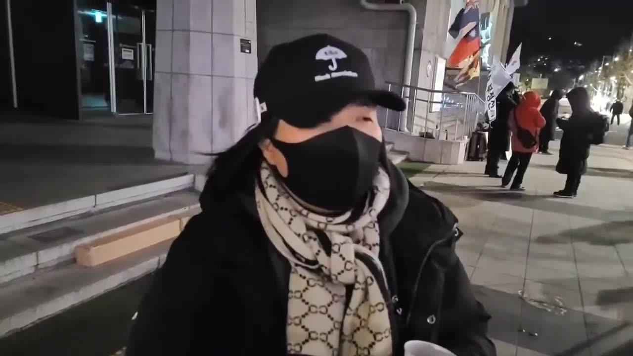 20210112_V3_S02(4XX95q4qZKw)처음에 나오셨던 분들 다시 광화문에 나오셨으면, 세종문화회관 앞에서