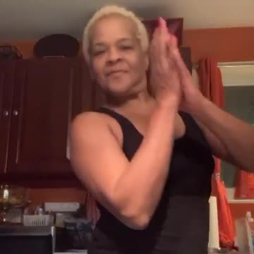 Aaliyah with her mother & grandmother dancing