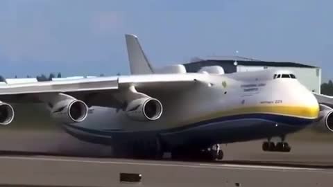 AN-225 landing