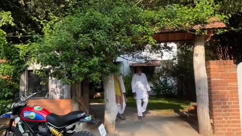 Candid with Sadhguru 😍😍