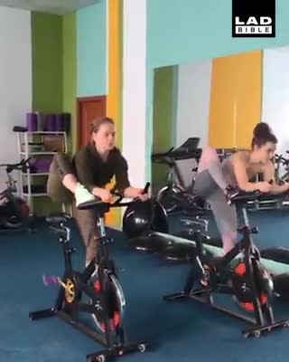 2 girls spinning synchromic