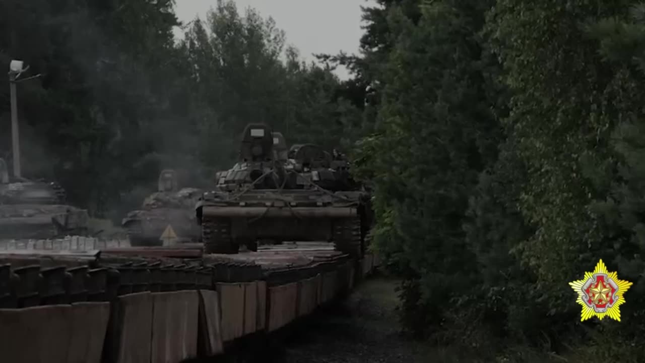 🤔 Belarus is moving tanks to the Ukrainian border.