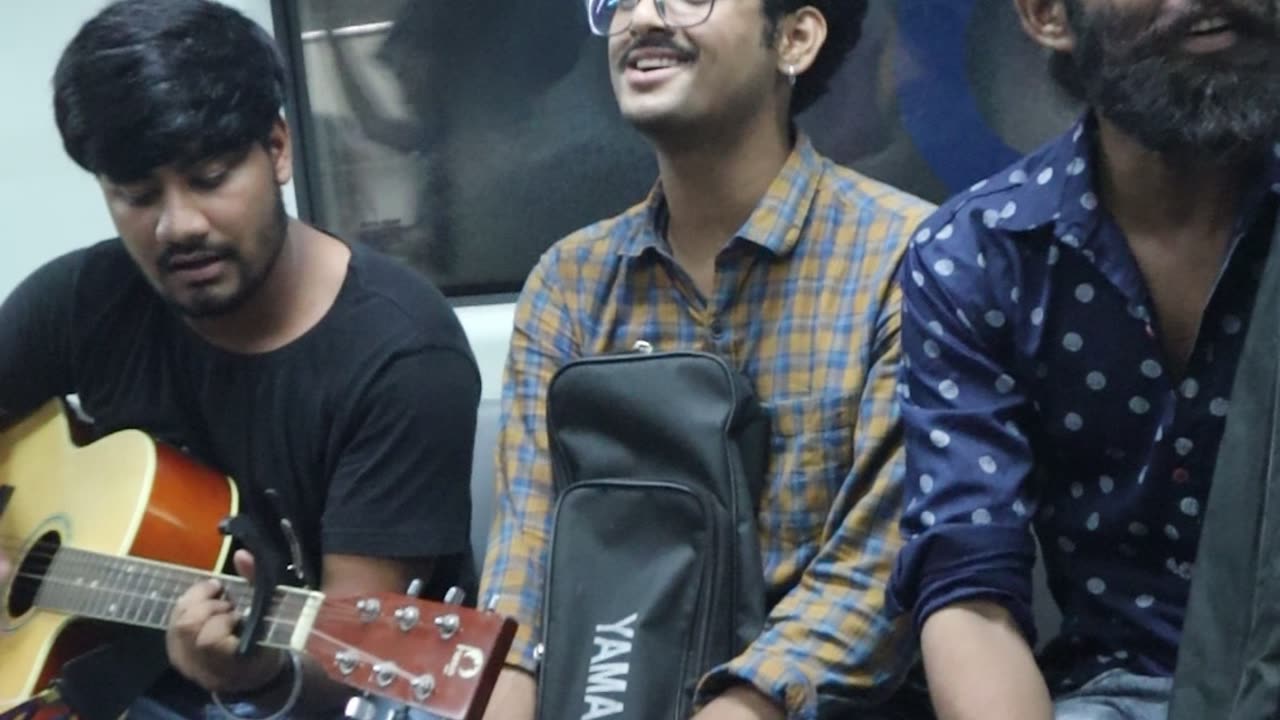 DELHI METRO JAMMING SESSION #JAMMING #DMRC #DELHI #MUSIC #SINGING # SONGS #BOLLYWOOD #VIRAL