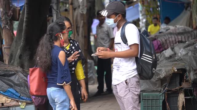 FAKE LANGUAGE PRANK: FUNNY REACTION😂