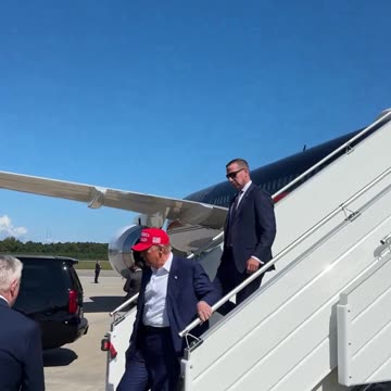 Trump is wheels down in Wilmington, NC 🇺🇸
