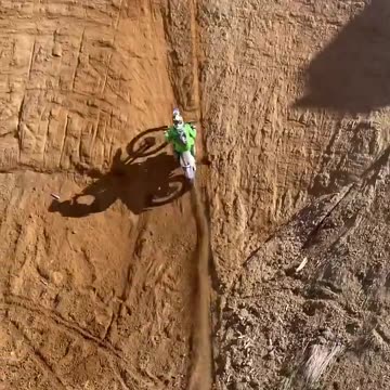 Amazing how this American cyclist managed to climb the mountain