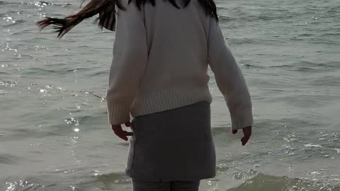 A child who is wondering at the sea