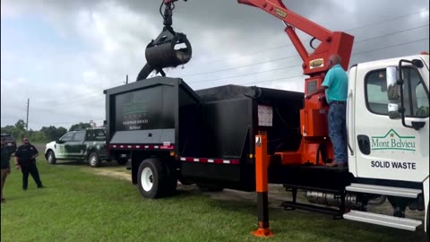 Alligator pulled from ditch with a grapple truck in Texas