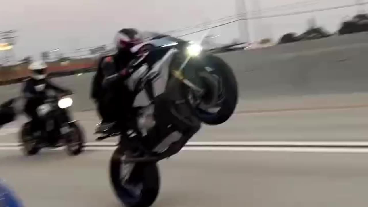 R1M VIBE WITH R1M | SMOOTH WHEELIE | ENJOY