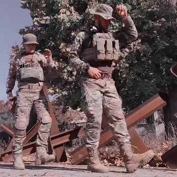 🥰 A small dance break from our defenders. Lady Gaga would appreciate it.