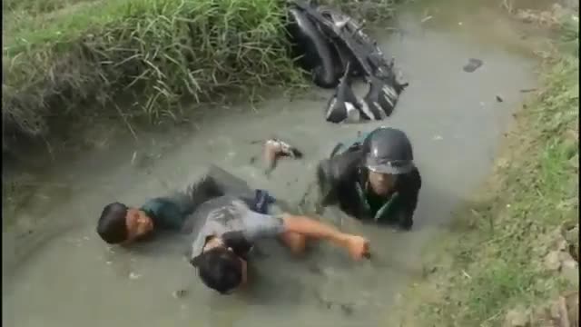 RIDE MOTORCYCLE FALL INTO THE RIVER