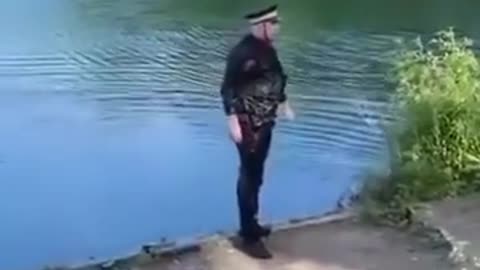 the kid tricked the policeman threw him into the water and ran away