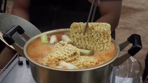 Making ramen at the campsite. 3