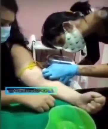 Vaccinated Blood Cant Be Extracted: Highly Coagulated (Portuguese)