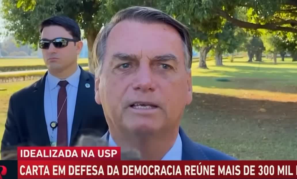 BOLSONARO COMENTA SOBRE CARTA À DEMOCRACIA