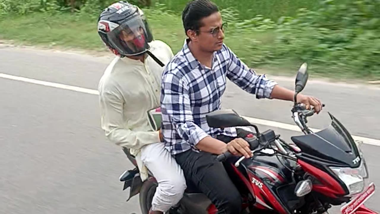 Driver not use Helmet but passenger take it.