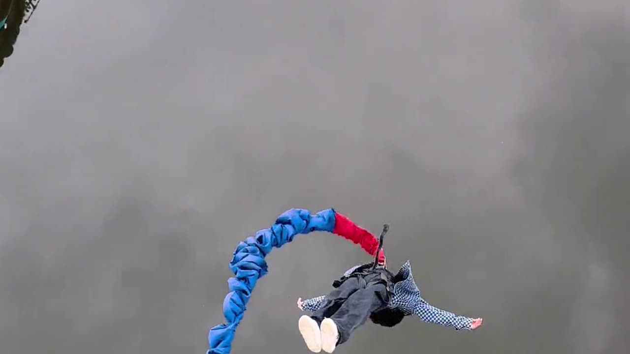 She Make It Looks So Easy 😲😲😲 #Stunt #Bungee #Viral #DareDevil