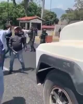 Guardia venezolana bloqueó caravana de diputados que iba a la frontera con Colombia