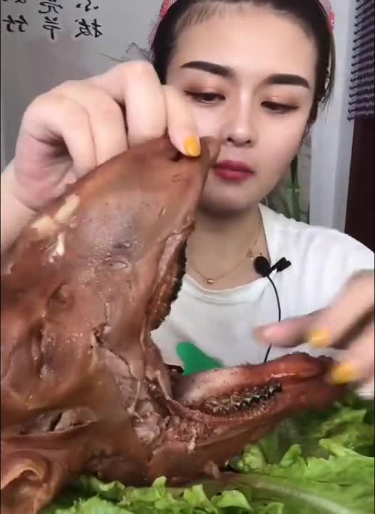 Let's see beautiful girls eating Asian food this time, very strange food #4122