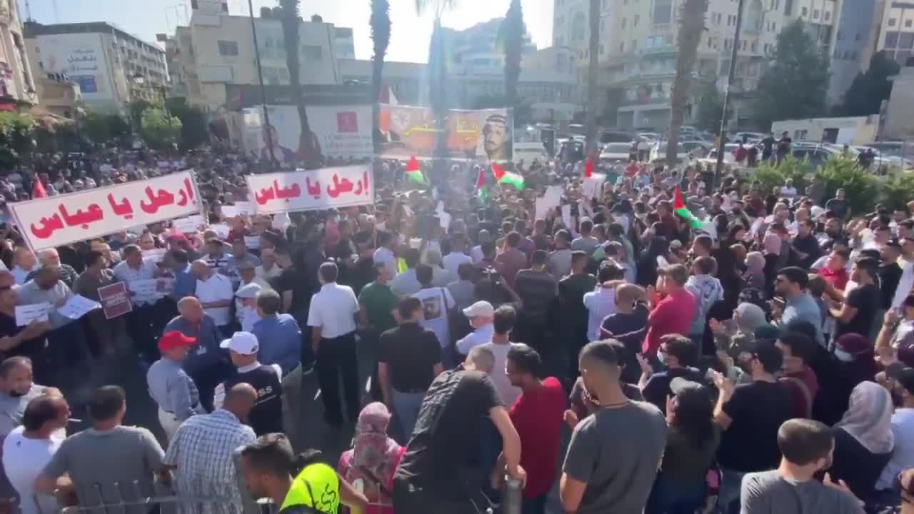 Palestinians March again in Ramallah Asking for Abbas' resignation