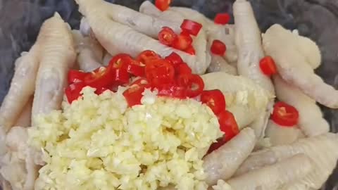 Spicy and sour chicken feet