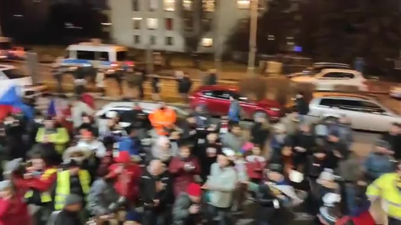 ARCHVACE VIDEA : Demonstrace před Českou televizi - Chcípl pes