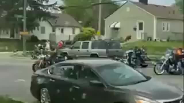 Bikers stop at kid’s Lemonade stand 👍