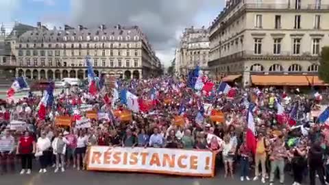 Macron dimettiti!!!