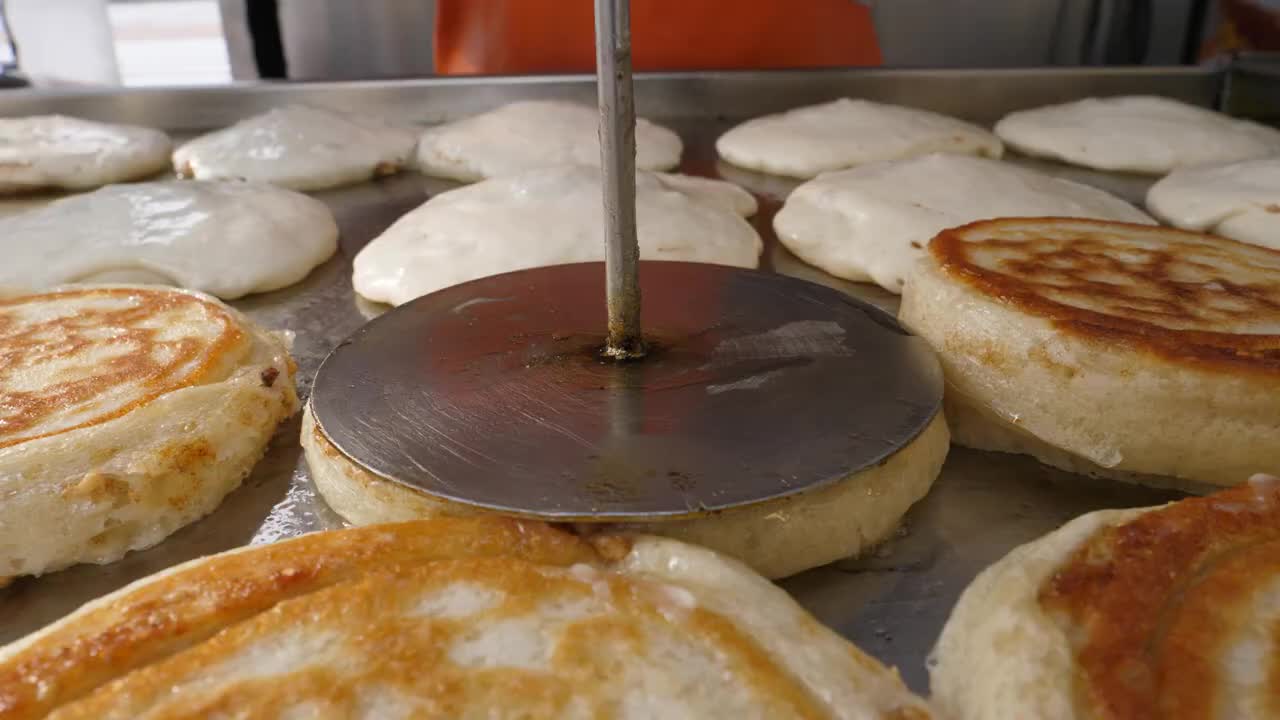 ring hotteok, sweet pancake - korean street food