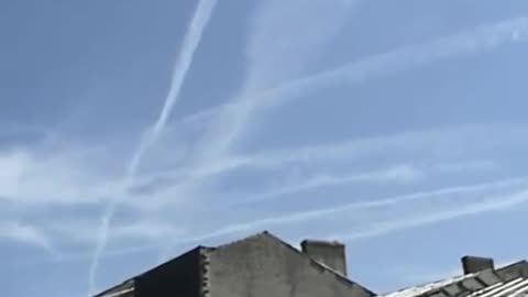 Come le scie "di condensa" ci rubano il sole