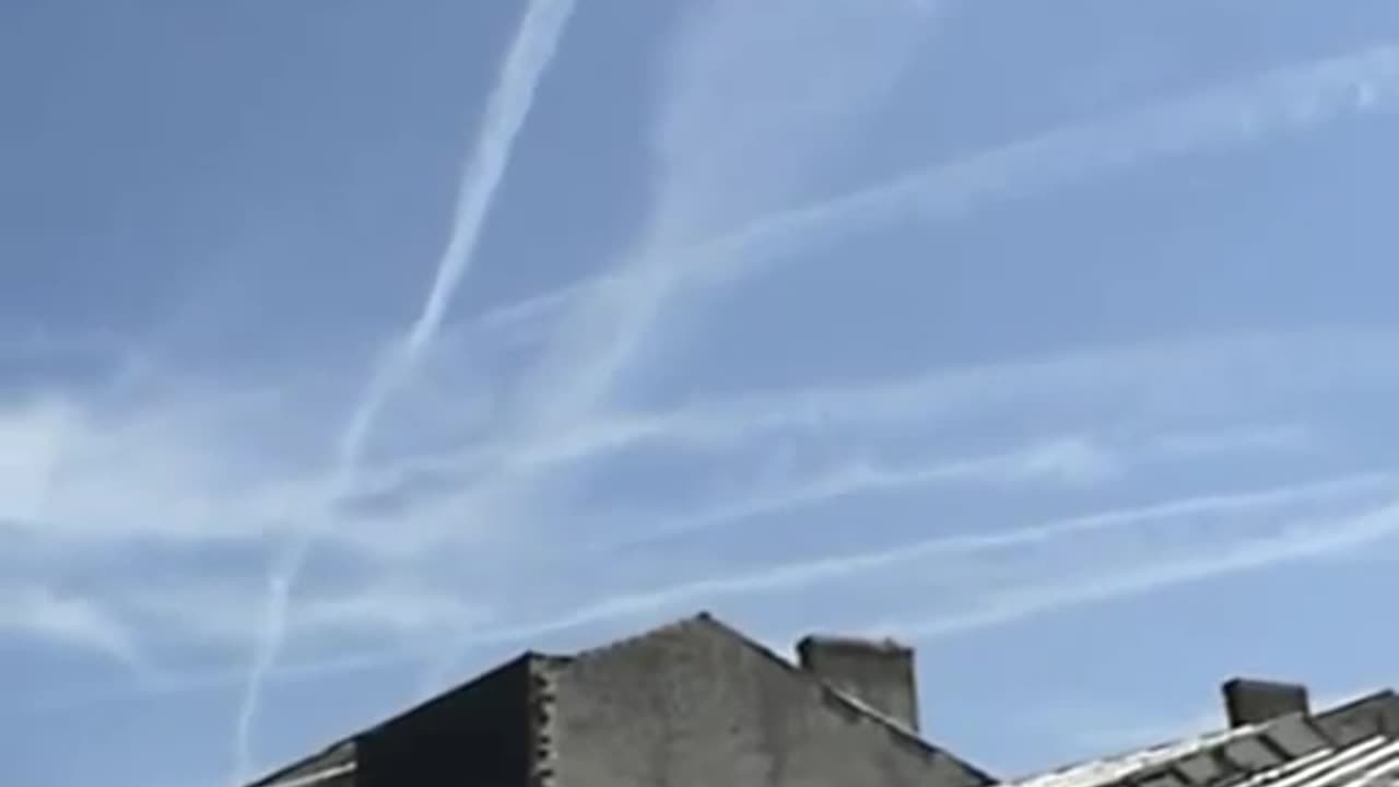 Come le scie "di condensa" ci rubano il sole