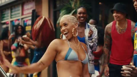 Yung Bleu ft. Chris Brown & 2 Chainz - Baddest (Official Video)