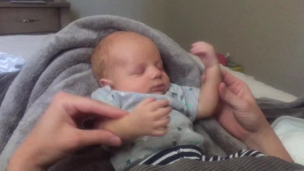 Tiny Baby Goes Dubstep Crazy With Help Of Mom