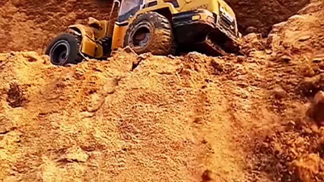 Special equipment overturned while working in a quarry