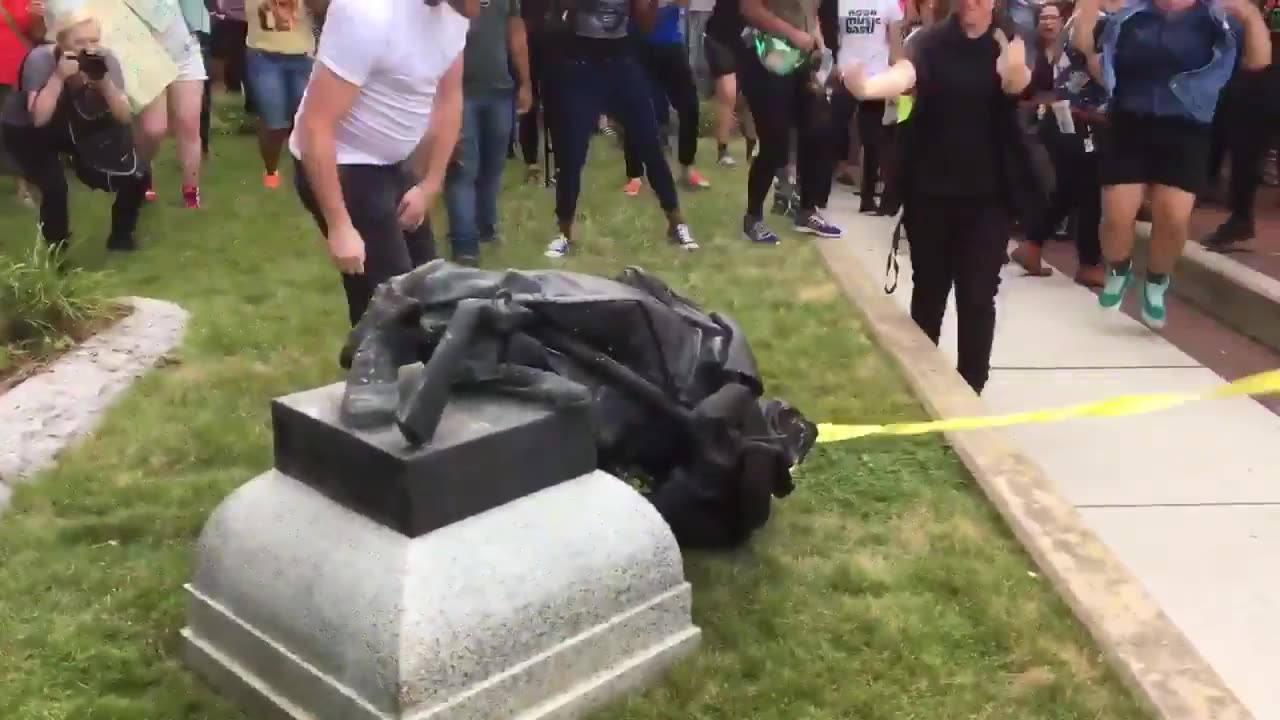 Aug 13 2017 NC 1.2 Antifa tears down a statue