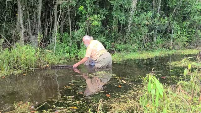 THE OLD MAN IS STUCK IN THE MUD!