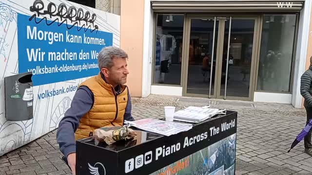 22.10.2022 Straßen Piano Tournee von Arne Schmitt in Oldenburg