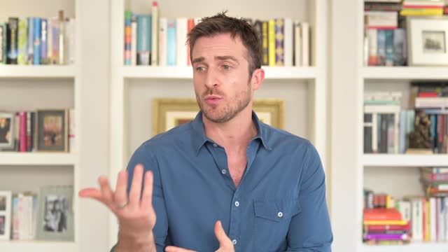 3 Compliments That Create Deep Attraction (Matthew Hussey)