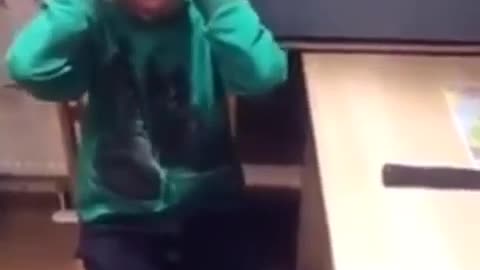 No matter how confident the cover of the phone is, don't do bullshit like this!😱😬😂