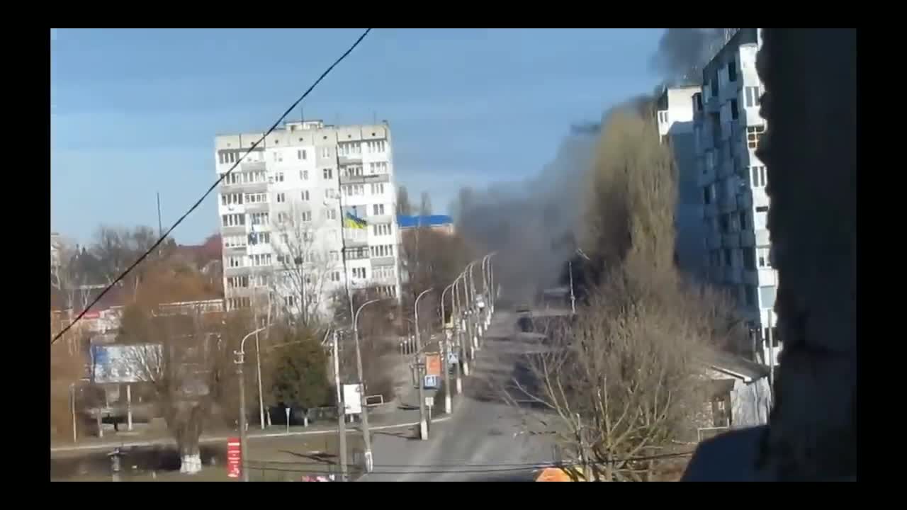 Ukraine War - Russian Tank Fires Directly At Residential Building