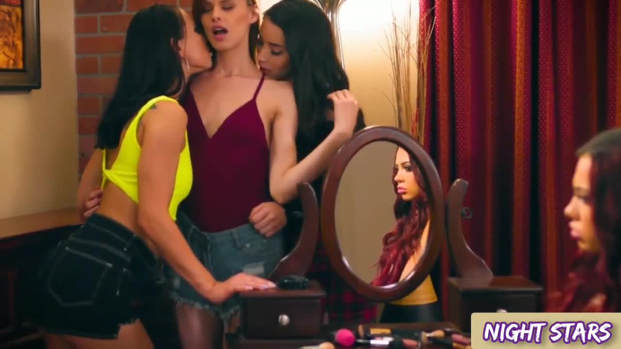 Group of Beautiful Girls Enjoying Masti Kissing Each Others Watch The Videos
