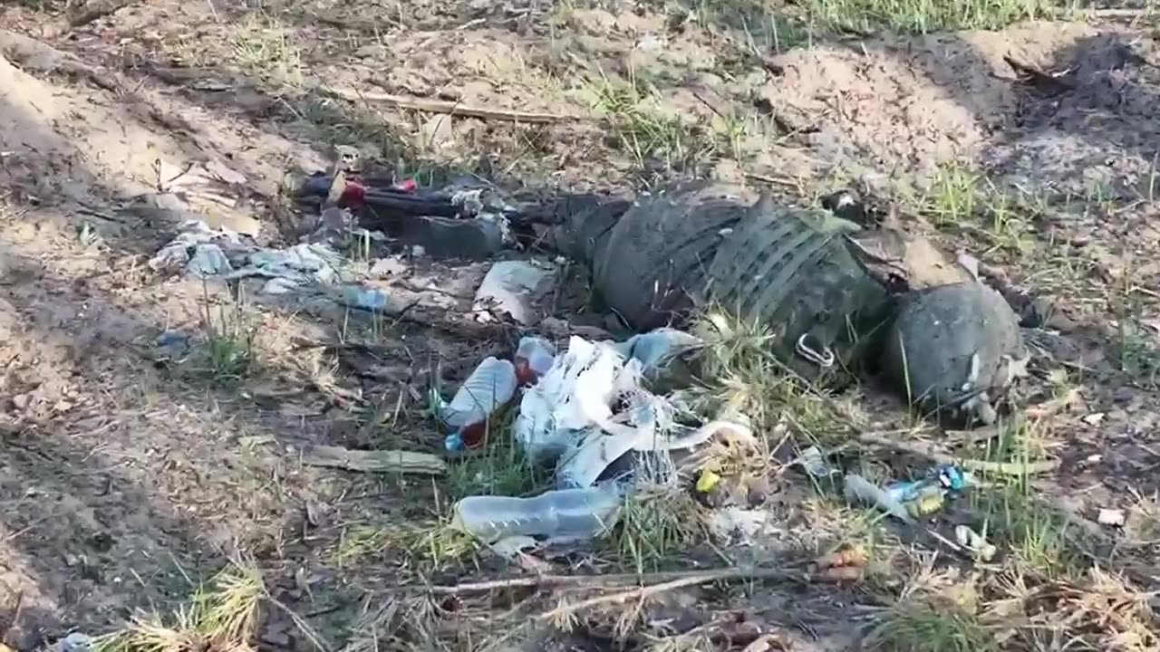 This is a smashed Ukrainian position, now under Russian control.Graphic