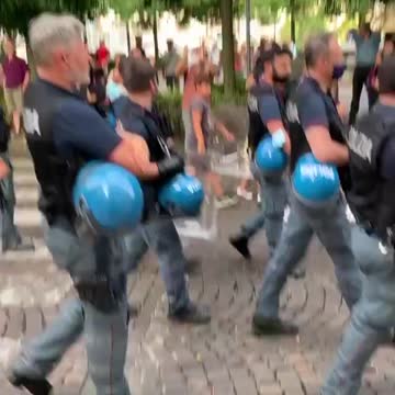 Demonstration Italy with police