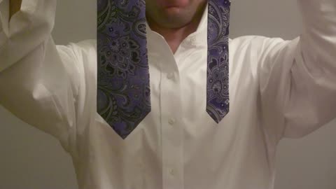 How to tie a tie